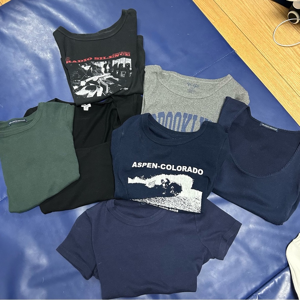 6 BRANDY MELVILLE SHIRTS AND 1 GARAGE SHIRT